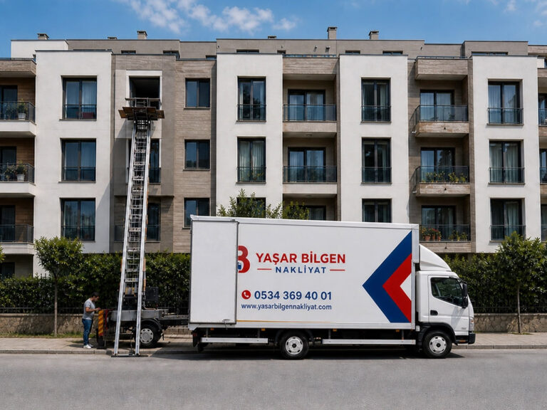 Bina önünde kurulu asansörlü nakliyat aracı ve taşımacılık hizmeti