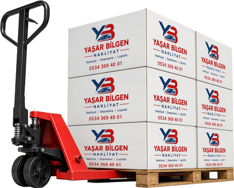 Palet üzerine istiflenmiş Yaşar Bilgen Nakliyat logolu evden eve nakliyat kolileri ve transpalet